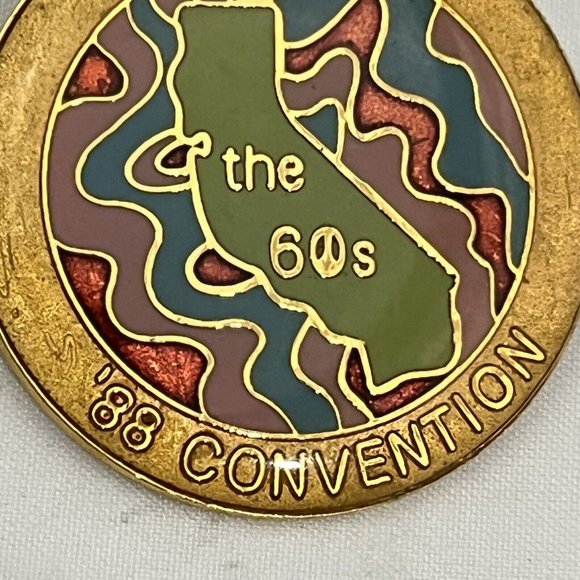 CA4WDC California Four Wheel Drive Association 1988 Convention Pin 60’s Theme - Picture 4 of 13